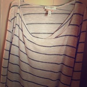 Jessica Simpson Nursing Shirt Medium For moms